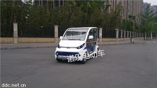  四座封闭式电动车